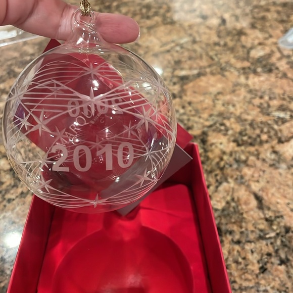 Marquis by Waterford Christmas ball ornament 2010 in original box - Picture 3 of 3